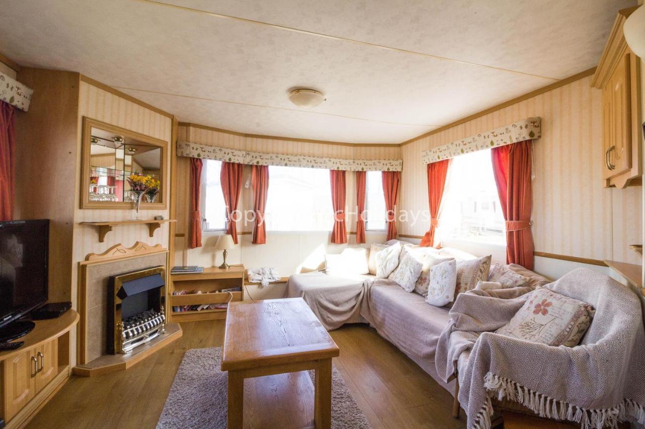 8 Berth Caravan For Hire By The Beach Many Attractions In Suffolk Ref 40093Nd Lowestoft Exterior foto